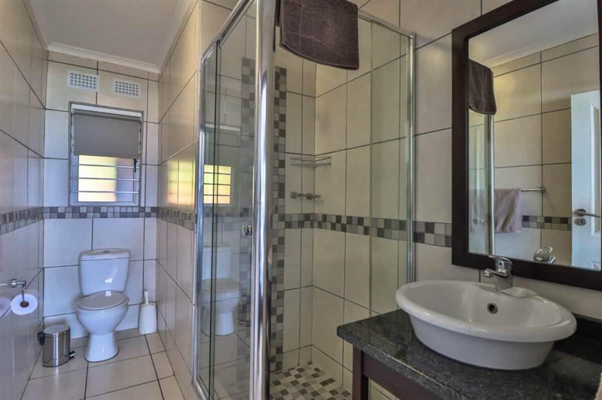 Escape to Illovo Beach! NO 7 - Image 4
