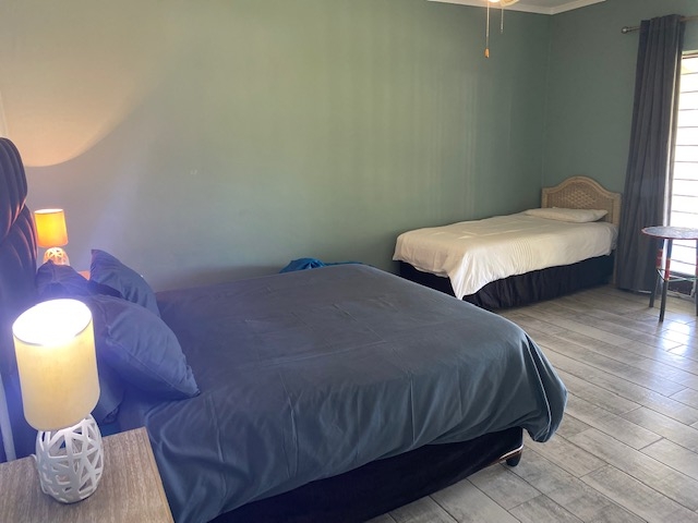 5 bedroom home Leisure Bay - Image 8