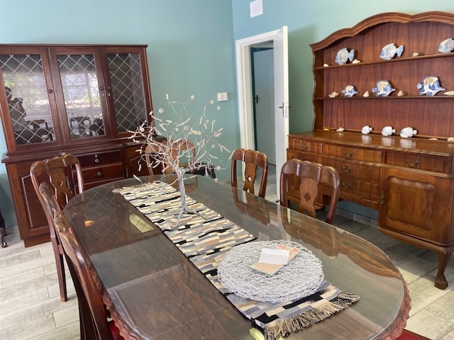 5 bedroom home Leisure Bay - Image 9