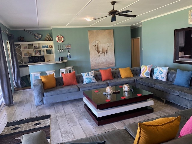 5 bedroom home Leisure Bay - Image 11