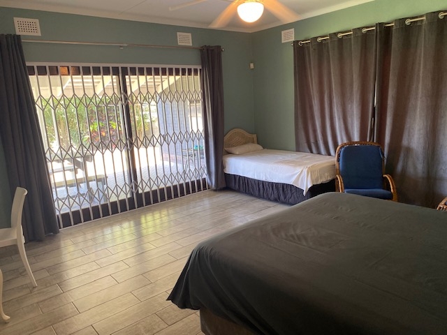 5 bedroom home Leisure Bay - Image 12