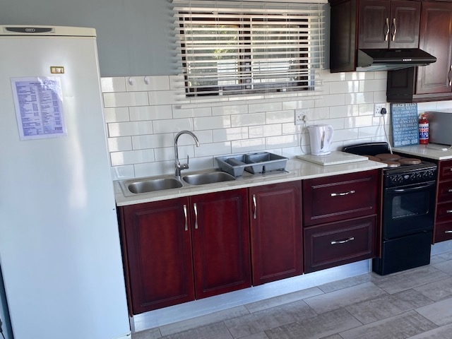 5 bedroom home Leisure Bay - Image 13