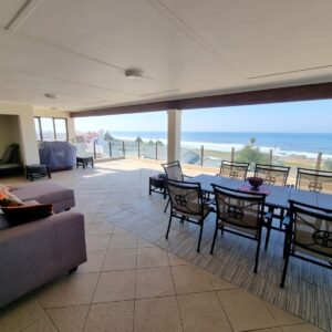 UVONGO BEACHFRONT UNIT: TIME OUT BEV.
